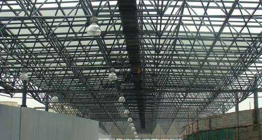 广州听网架公司的名目师阐述其网架的季节个性